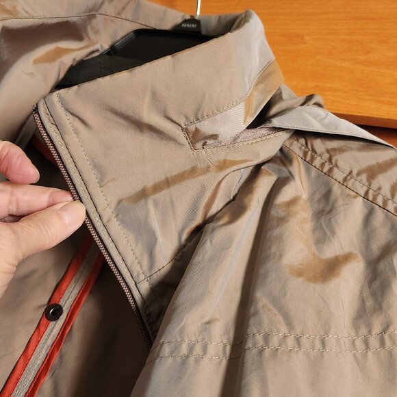 Cole Haan sz M Topaz Beige Tan Shimmer Travel Packable Raincoat Zip Hood Pockets - Picture 10 of 16